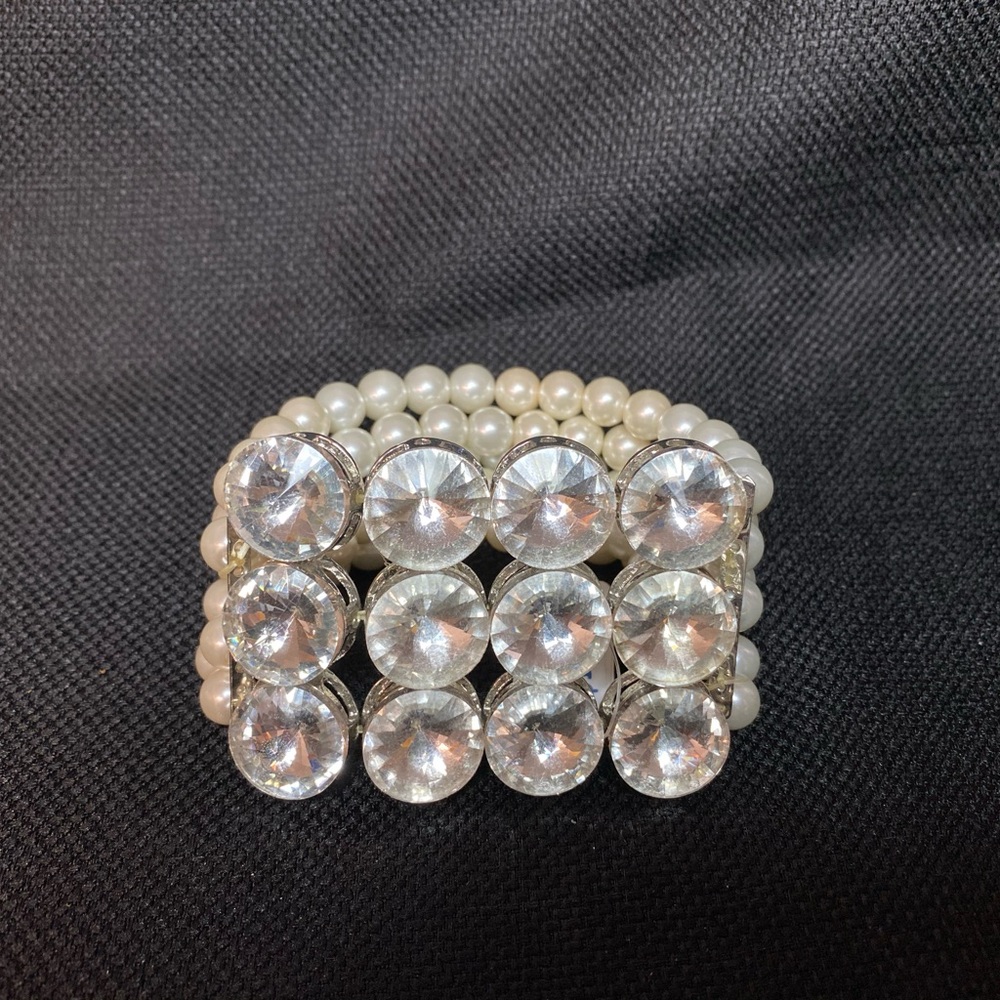 RHINESTONE STRETCH BRACELET ~ One size fits all ~ Brand New ~ Makes Great GIFT.